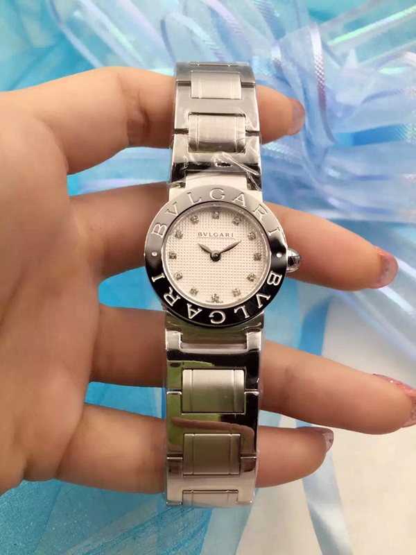 ブルガリ時計正面デザイン